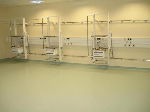 Sanierung ev. Krankenhaus Goettingen, Neubau incl. OP-Bereich. Belag Kautschuk 3,5 mm, PVC, Amtico. Ableitfähig verlegt, TüV-geprüft