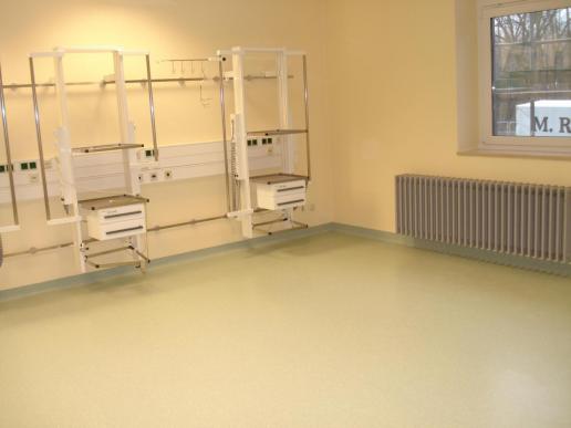 Sanierung ev. Krankenhaus Goettingen, Neubau incl. OP-Bereich. Belag Kautschuk 3,5 mm, PVC, Amtico. Ableitfähig verlegt, TüV-geprüft