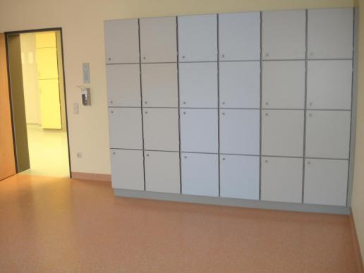 Sanierung ev. Krankenhaus Goettingen, Neubau incl. OP-Bereich. Belag Kautschuk 3,5 mm, PVC, Amtico. Ableitfähig verlegt, TüV-geprüft