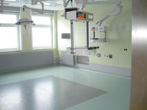 Sanierung ev. Krankenhaus Goettingen, Neubau incl. OP-Bereich. Belag Kautschuk 3,5 mm, PVC, Amtico. Ableitfähig verlegt, TüV-geprüft