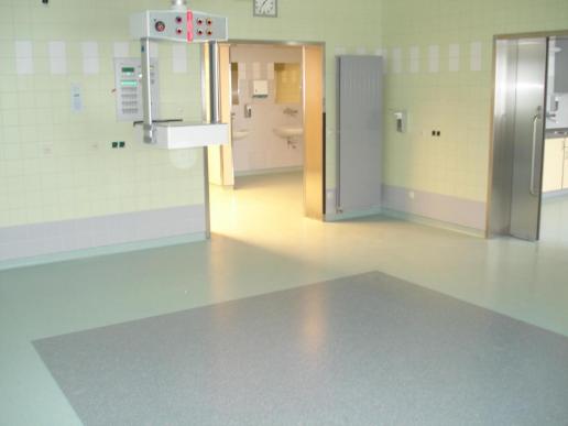 Sanierung ev. Krankenhaus Goettingen, Neubau incl. OP-Bereich. Belag Kautschuk 3,5 mm, PVC, Amtico. Ableitfähig verlegt, TüV-geprüft