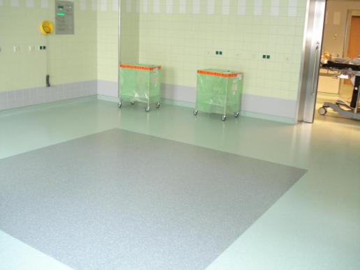 Sanierung ev. Krankenhaus Goettingen, Neubau incl. OP-Bereich. Belag Kautschuk 3,5 mm, PVC, Amtico. Ableitfähig verlegt, TüV-geprüft